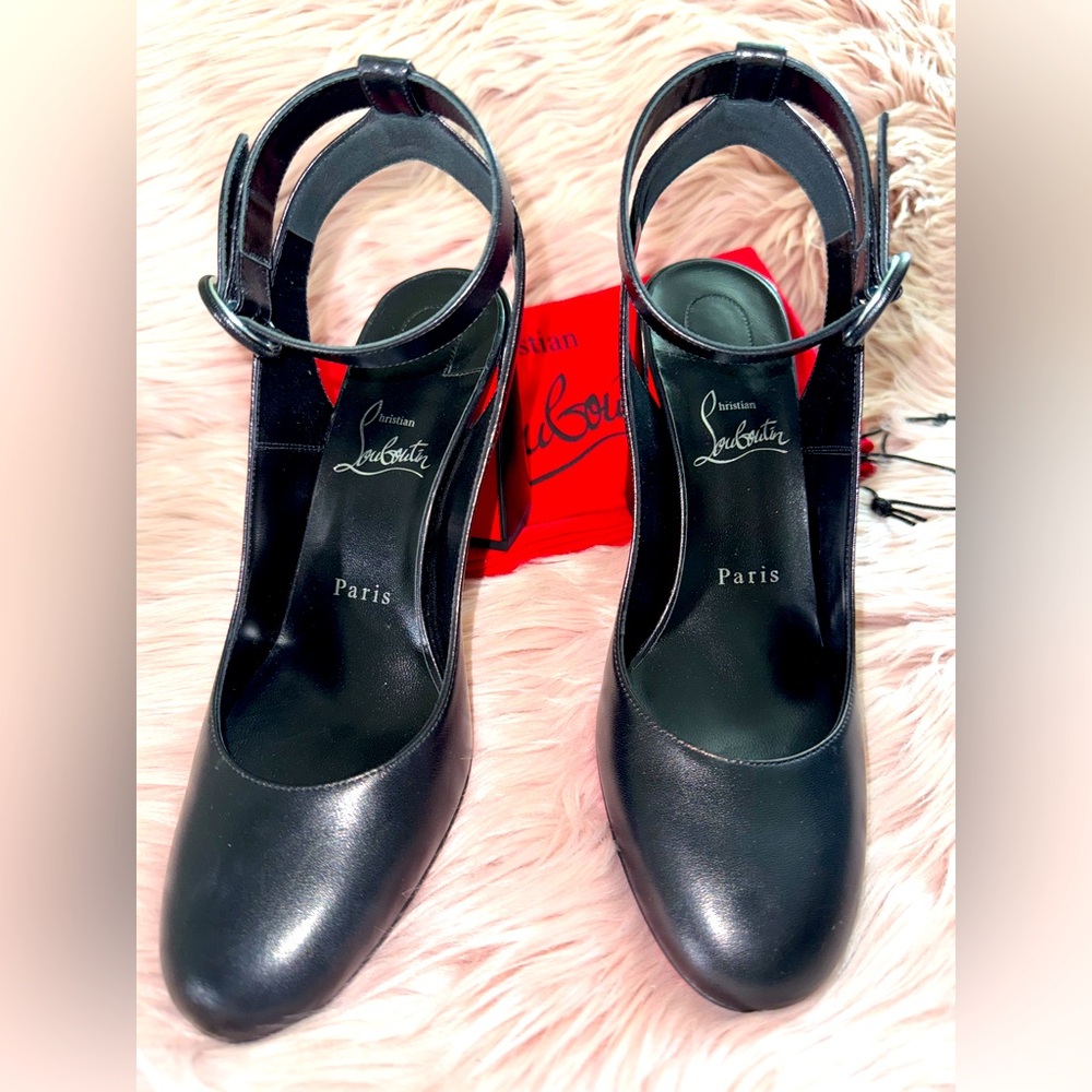 CHRISTIAN LOUBOUTIN 
Miss Sab Patent Red Sole Pumps size 37